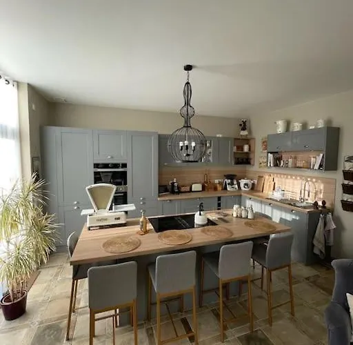 Hébergement de vacances Le Pigeonnier / De Charme 1 à 4 Pers 80 M²